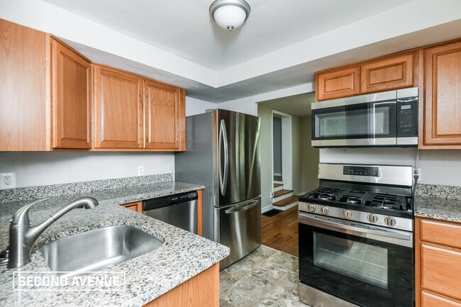 Foto del edificio - 43 Glenview Ave