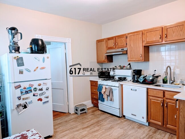 Building Photo - 16 Fuller St