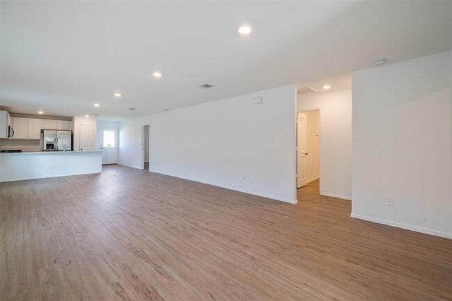 Building Photo - 18711 Mercer Falls Dr