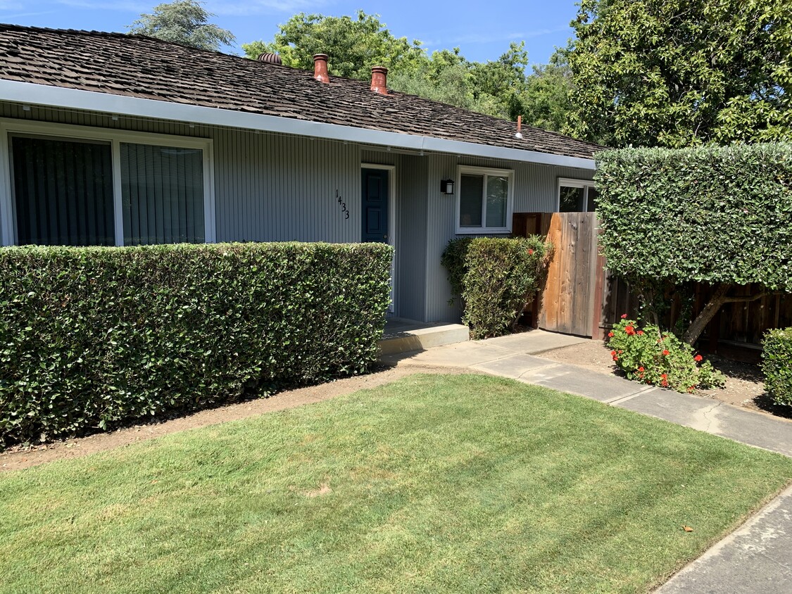 Foto principal - 1433 Essex Way