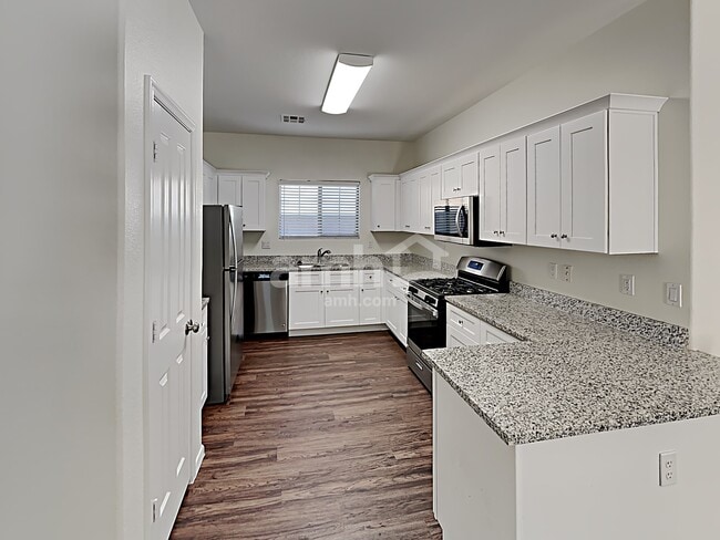 Building Photo - 3413 E Flower St