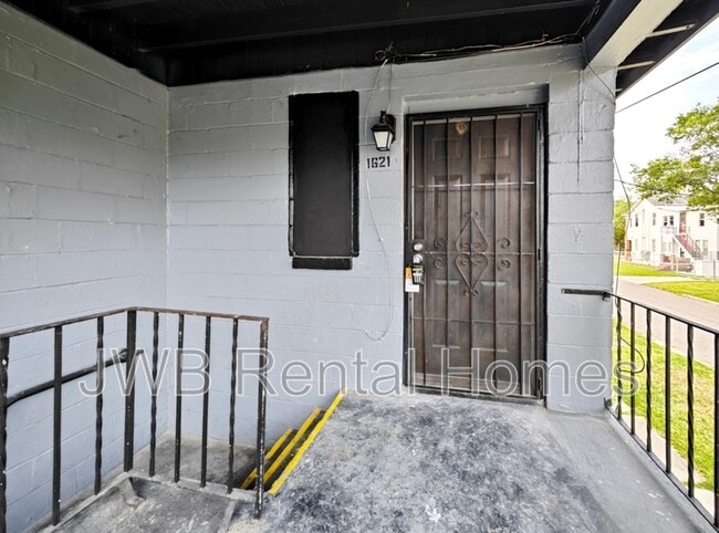 Building Photo - 1621 Barnett St
