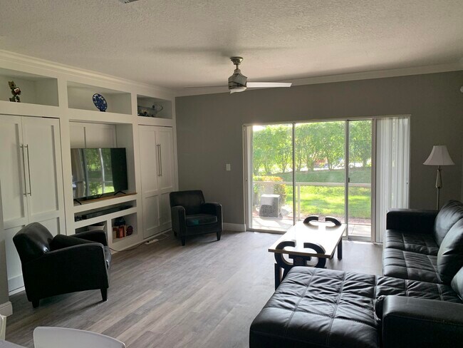 Foto del edificio - 13762 Creston Pl