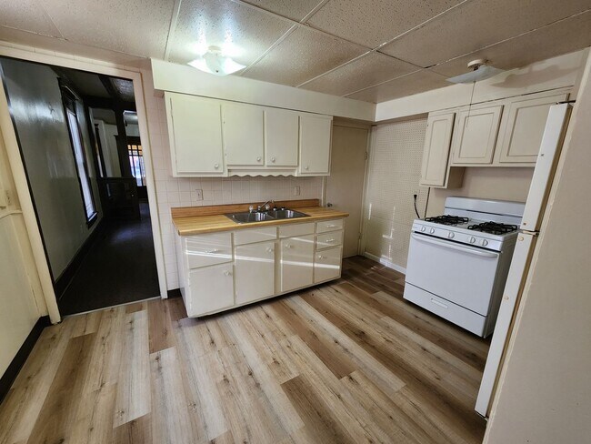 Foto del edificio - Spacious 2 bedroom townhouse style