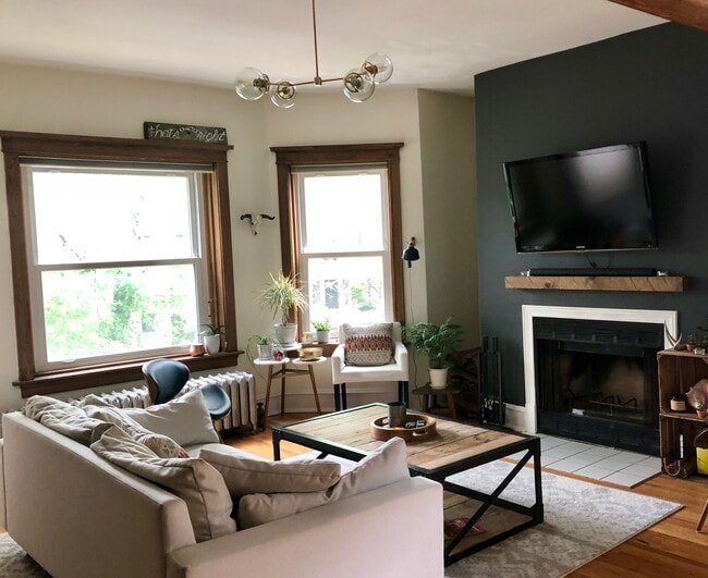 Building Photo - 3654 N Janssen Ave