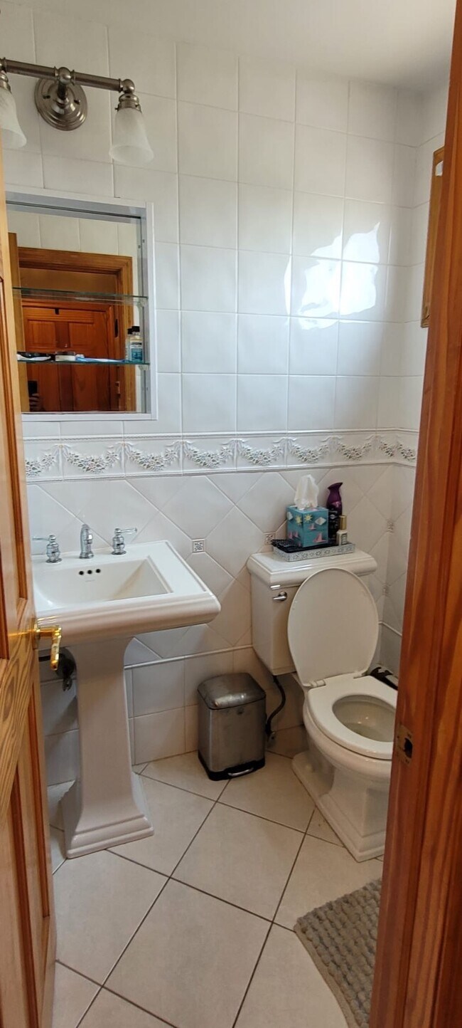 Building Photo - 6 Albergo Ct