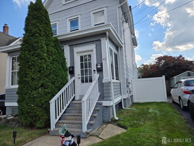 Building Photo - 42 Riva Ave