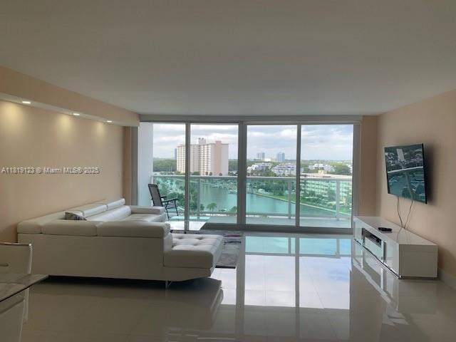 Foto del edificio - 100 Bayview Dr