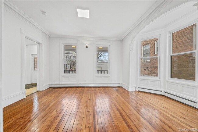 Foto del edificio - 38 Fairview Ave