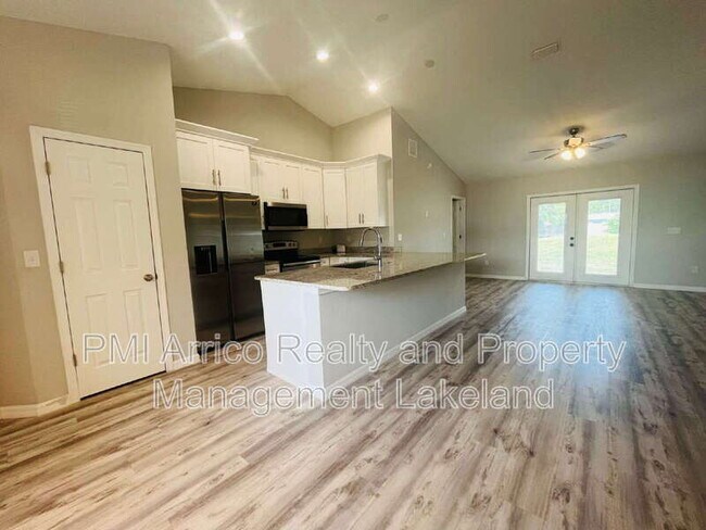 Foto del edificio - 3230 Baird Ave