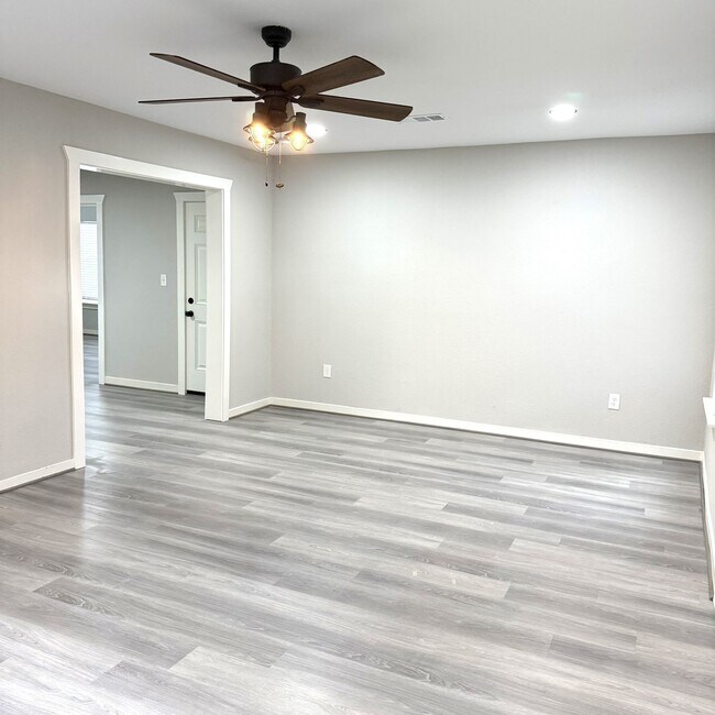 Foto del edificio - 4510 Kingsbury St