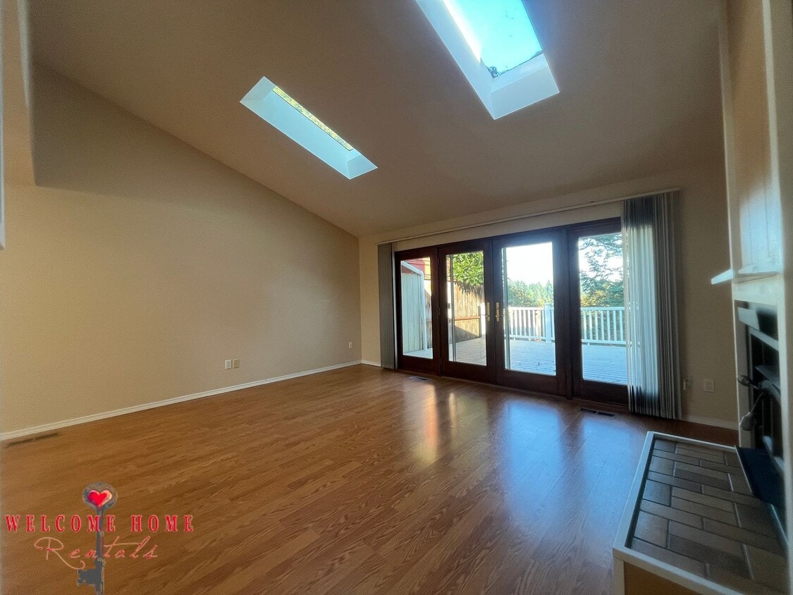 Primary Photo - 2 bedroom townhome condo with AMAZING view...