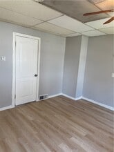 Building Photo - 760 Maple St