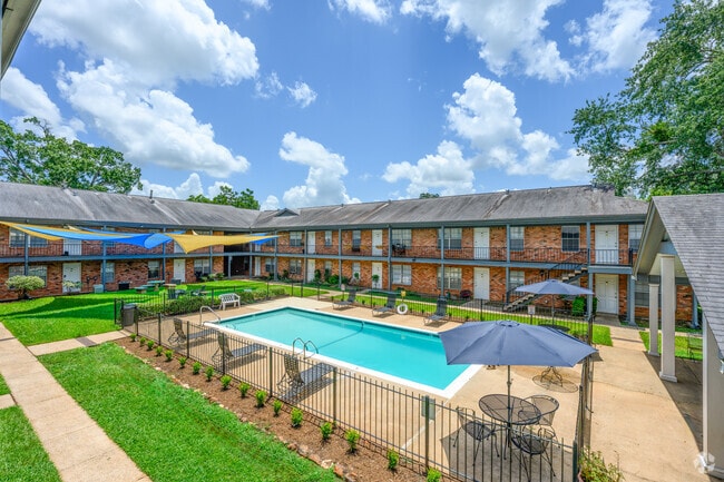 Sparkling Pool - The Colonial Apartments
