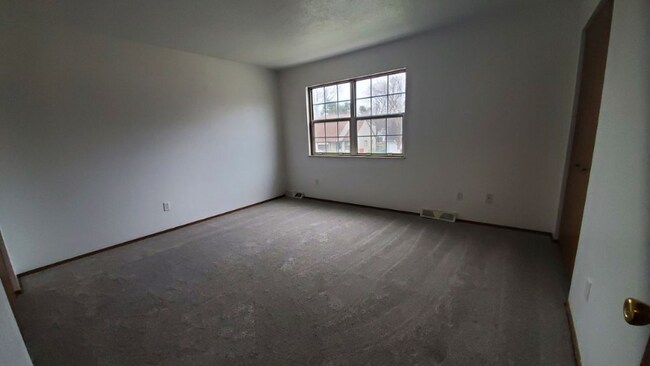 Building Photo - 5958 Red Oak Dr