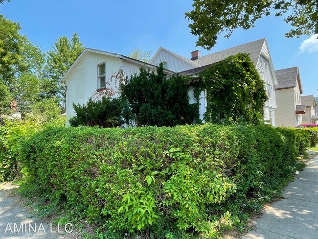 Building Photo - 5 br, 1.5 bath House - 2 Backus St