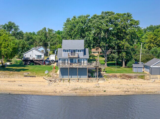 Foto del edificio - 15414 N River Beach Dr