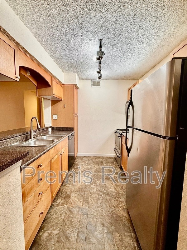 Building Photo - 2500 Winding Creek Blvd