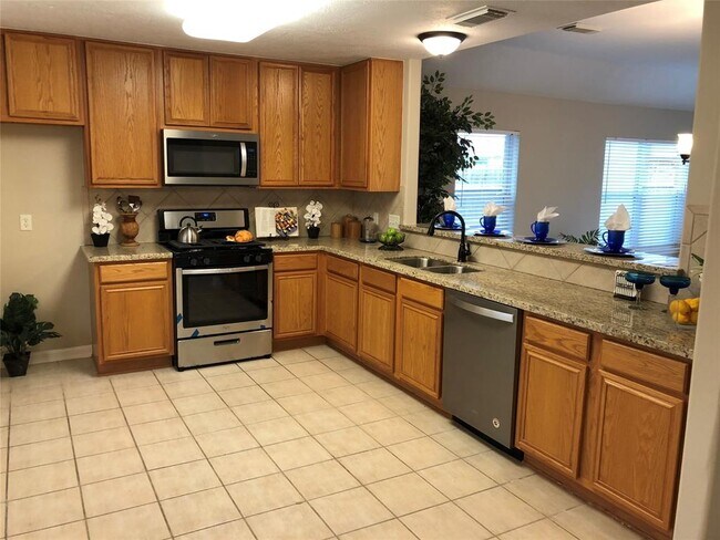 Building Photo - 3215 Stoneydale Ln