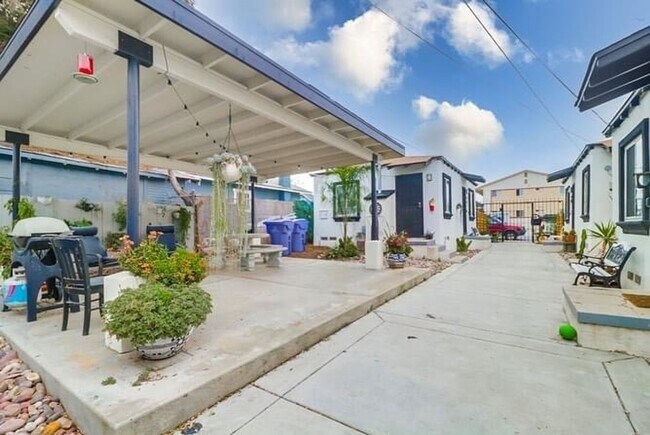 Building Photo - Renovated 1BR Casita in Gated Community | City Heights