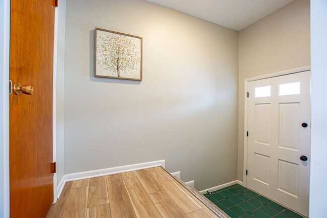 Foto del edificio - Beautifully Renovated with Lots of Space! 3 Bedroom / 2 Bath Ranch in Blair!