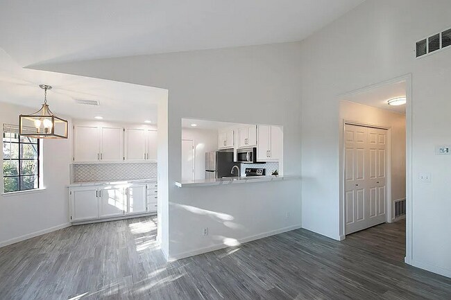 Building Photo - 410 Canyon Woods Pl