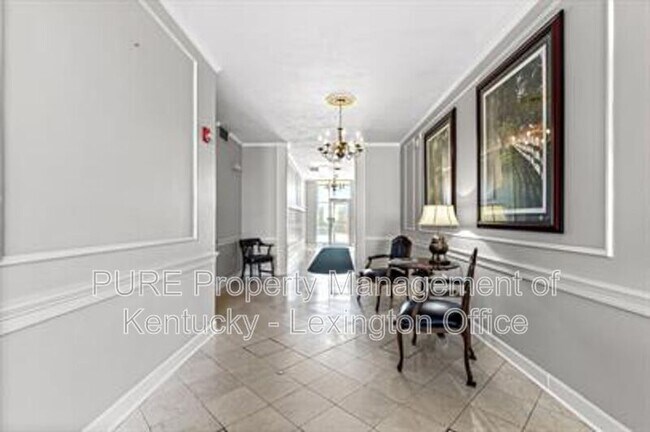 Building Photo - 2121 Nicholasville Rd
