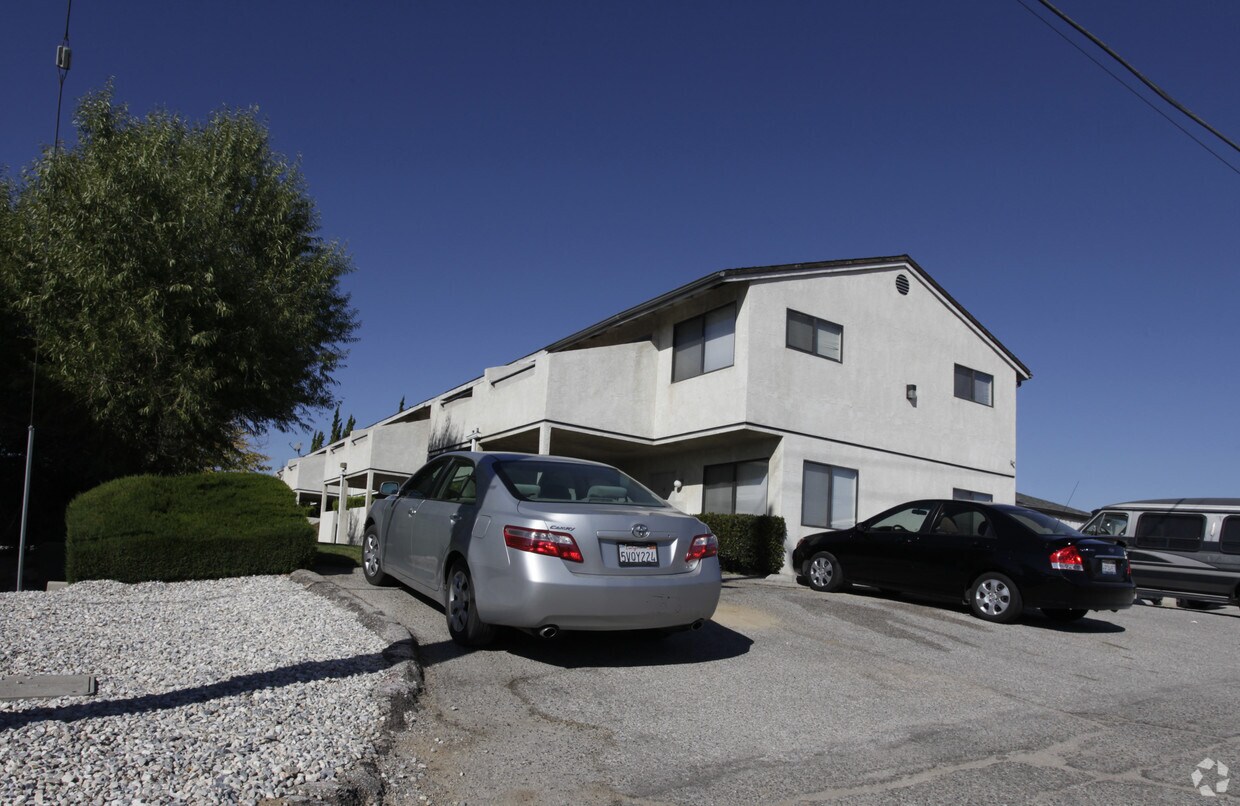 Foto del edificio - 16137 Apple Valley Rd