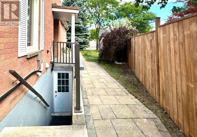 Photo du bâtiment - 60 Steepleview Crescent