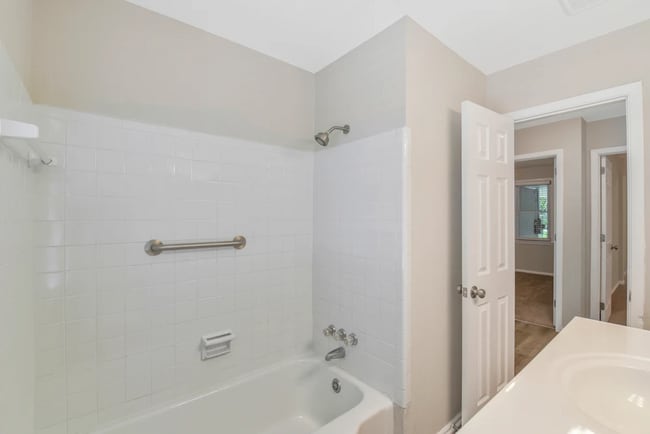 Building Photo - 2028 Syracuse Dr