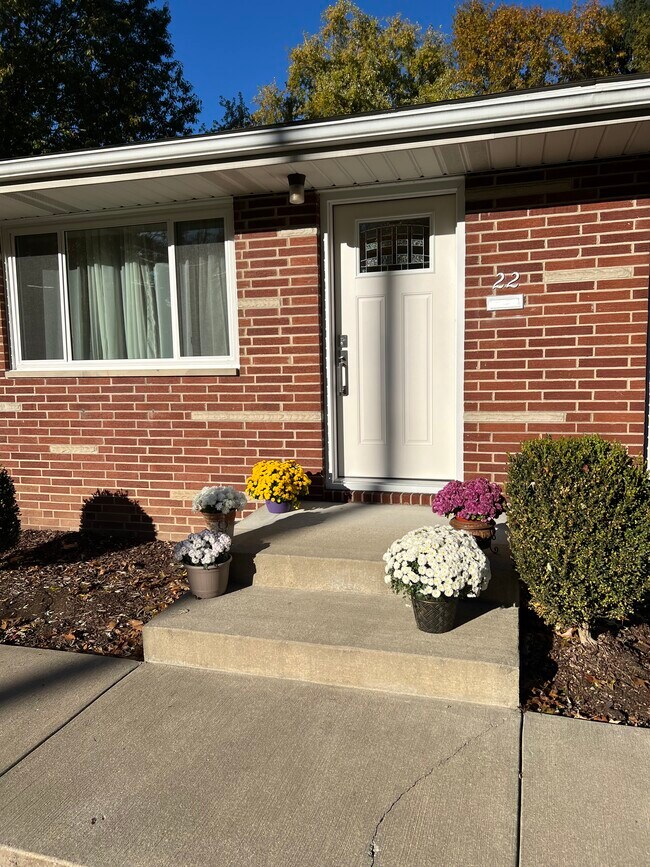 Foto del edificio - 22 Ansel Ave