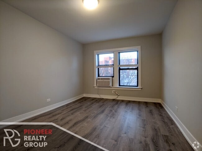 Building Photo - 709 W Brompton Ave