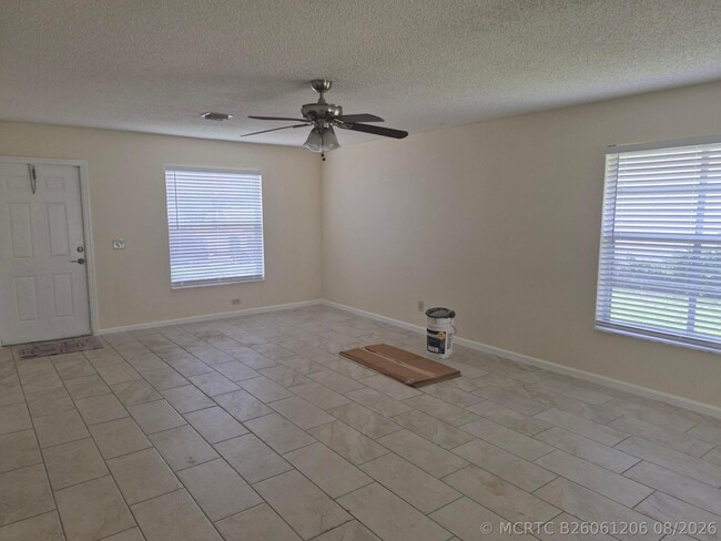 Building Photo - 3793 Heather Dr W