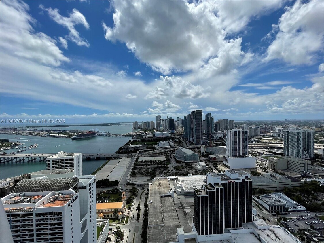 Foto principal - 1750 N Bayshore Dr