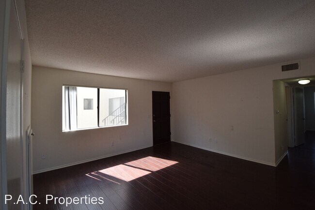 Building Photo - 2 br, 2 bath Apartment - 12338 Oxnard Stre...