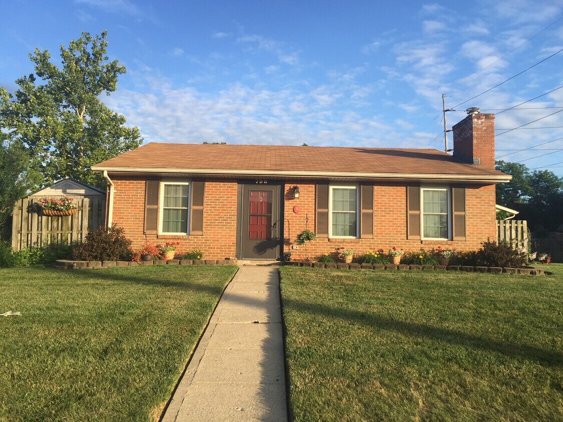 3 Bedrom 1 bath Apt D - 786 Royal Ridge Dr