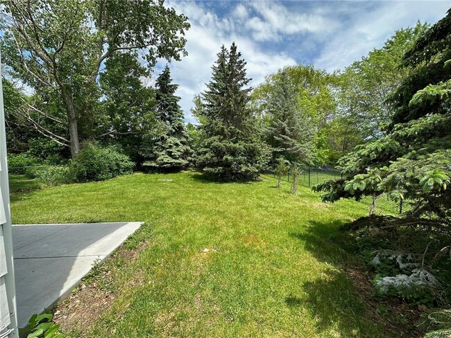 Building Photo - 7945 Grinnell Ct W