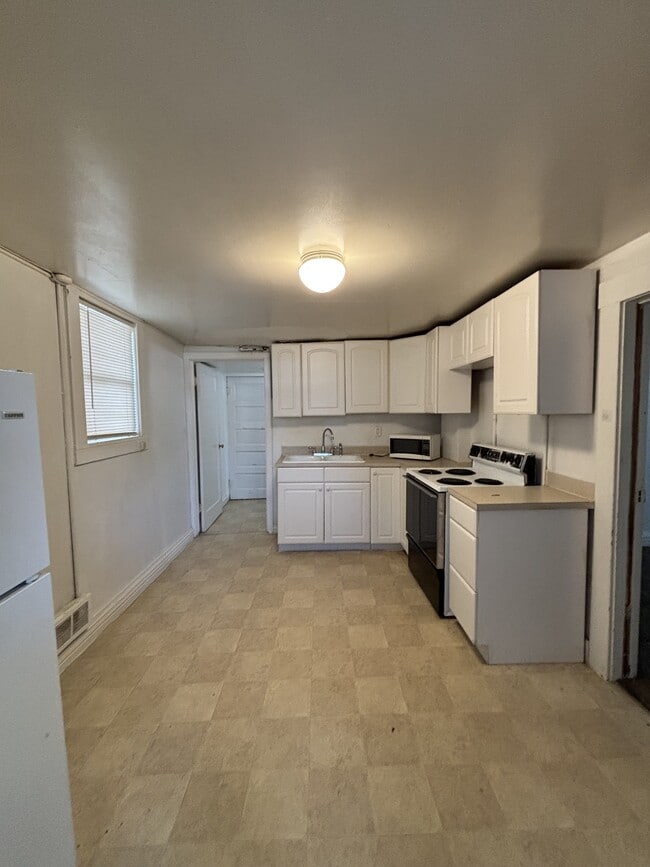 Building Photo - 293 S Water Ave