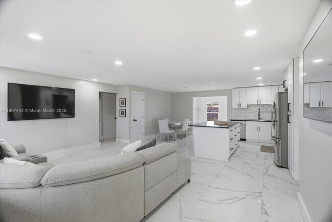 Foto del edificio - 6948 NW 8th Ct