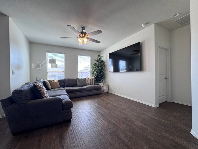 Building Photo - 1710 Wrigley Dr