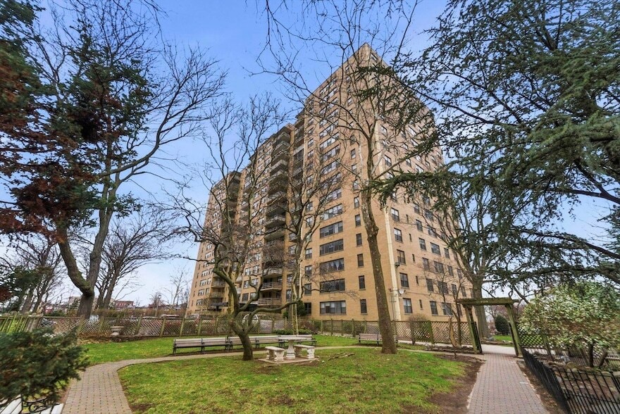 Photo - 201  St Pauls Avenue  Unit 10C