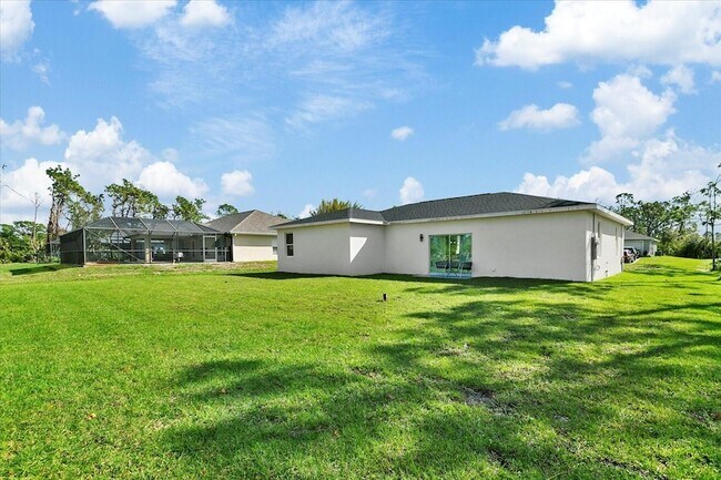 Building Photo - 517 Madeira St