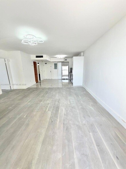 Foto del edificio - 9273 Collins Ave