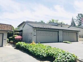 Building Photo - 1725 Holland Cir