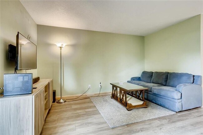 Foto del edificio - Long Term Rental - Dillon Valley West I205