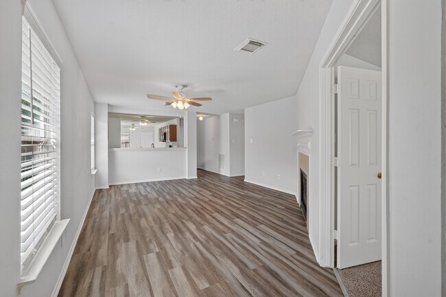 Building Photo - 21907 Willow Shade Ln