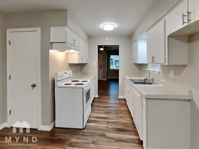 Building Photo - 1401 Cardinal Dr