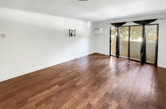 Foto del edificio - 837 N West Knoll Dr