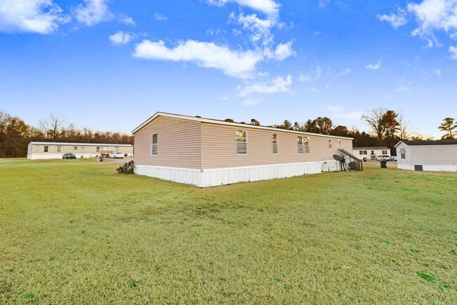 Building Photo - SPACIOUS 3 BR, 2 BA Pikeville Doublewide 2...