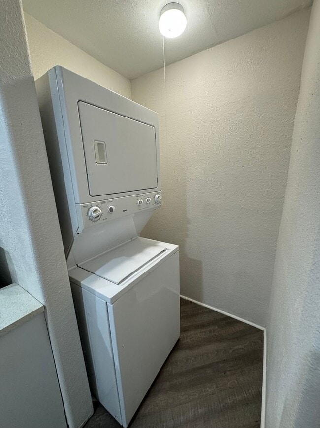 Photo - 615 Parkview Ave Apartment